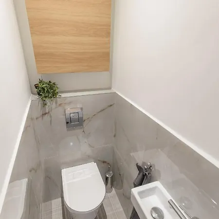 Gems Of - Tiger Eye Apartment