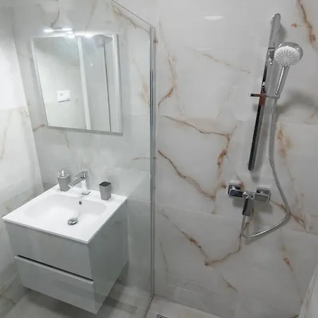 Gems Of - Tiger Eye Apartment